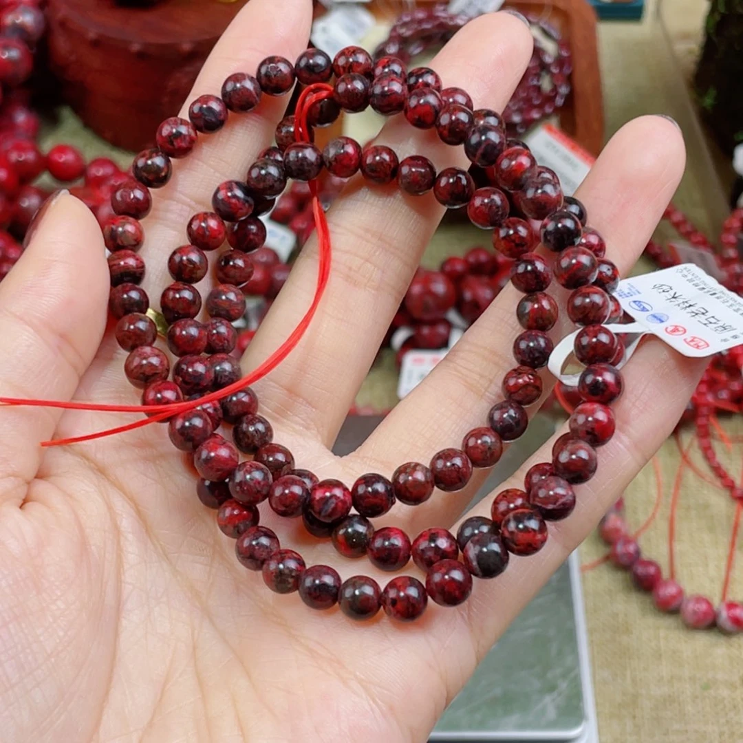 餘****天然辰砂有坑有沙眼微瑕