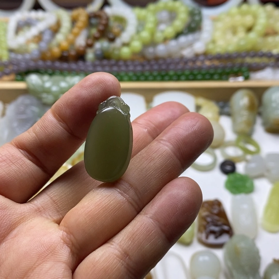 和田玉未镶嵌颈饰