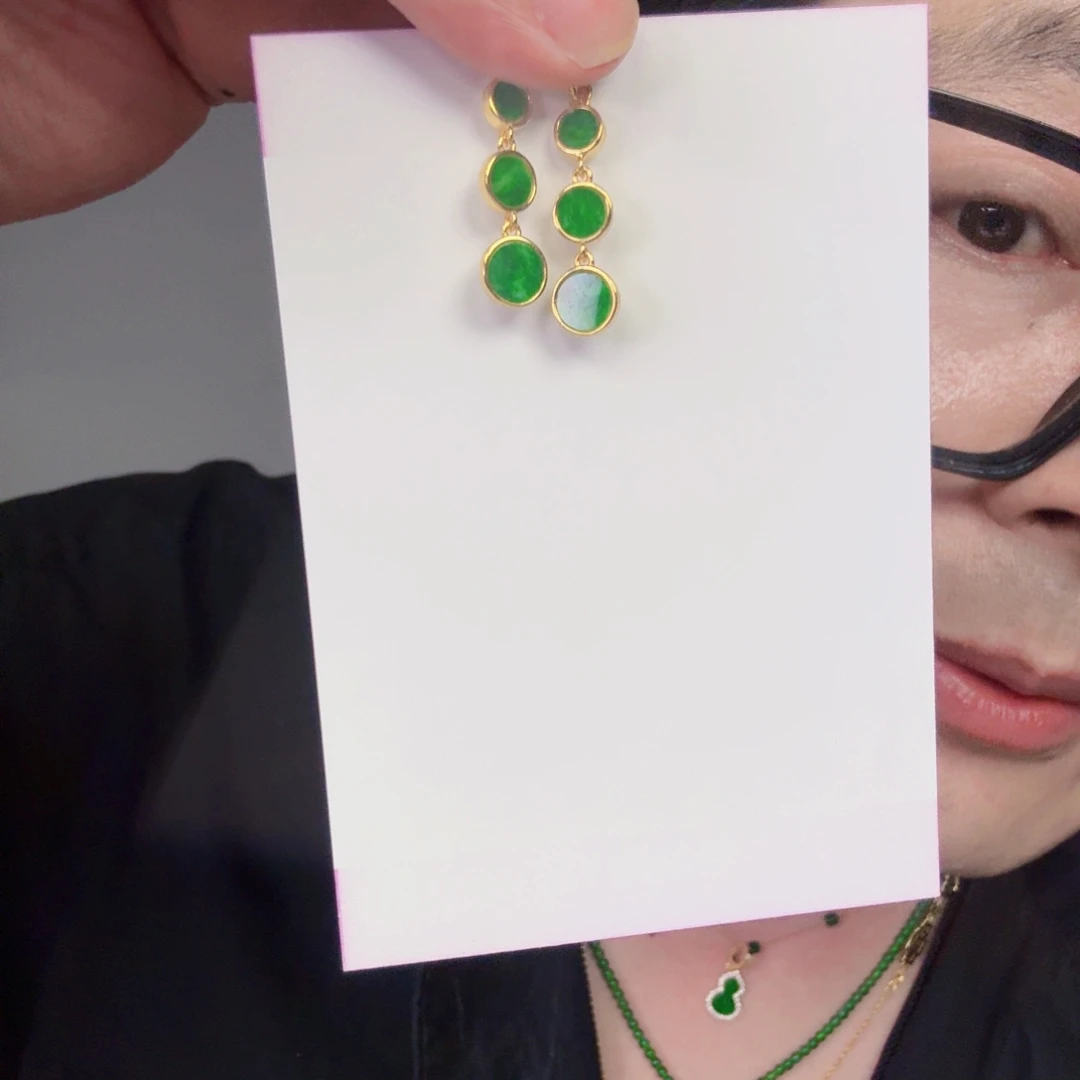 翡翠未镶嵌颈饰一对