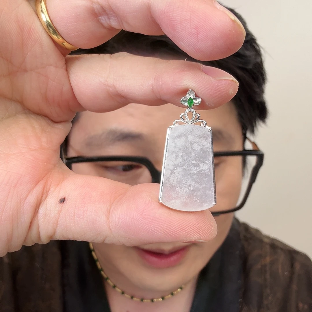 C****翡翠18K金镶嵌颈饰一件