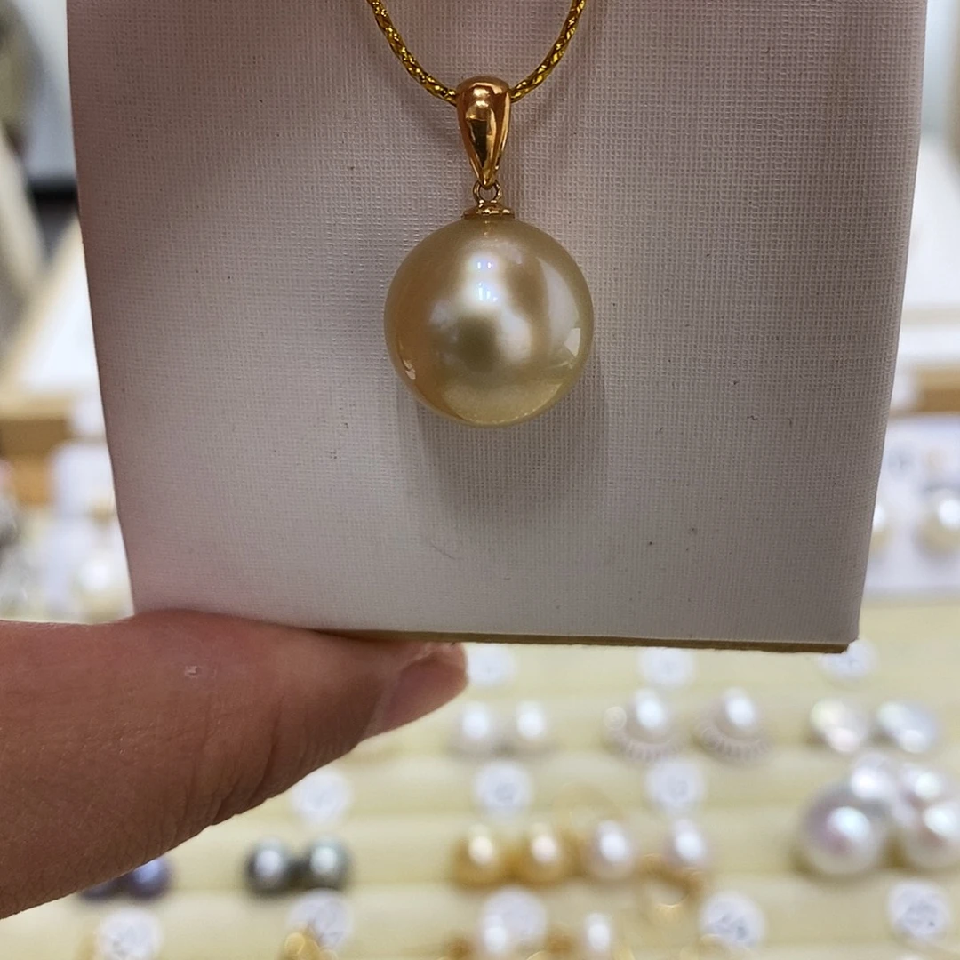 18K金镶嵌吊坠(不含链)海水珍珠