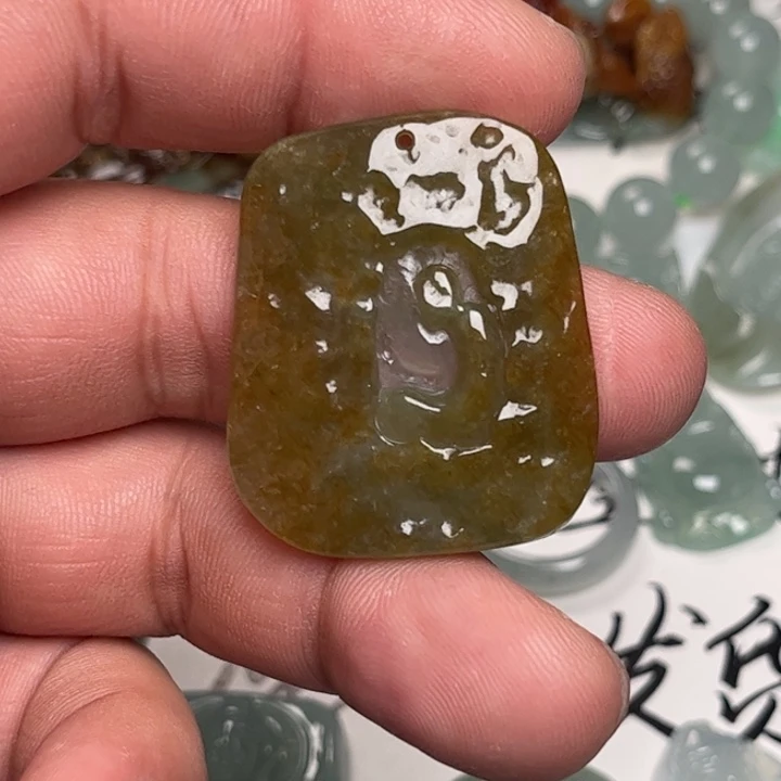 翡翠未镶嵌颈饰悟道
