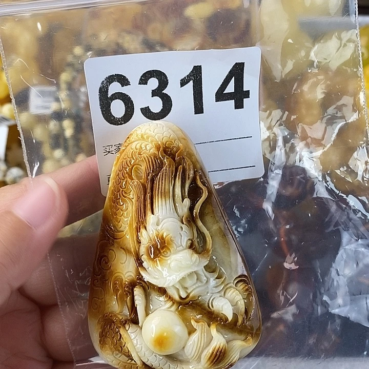 蜜蜡未镶嵌珠宝奇石