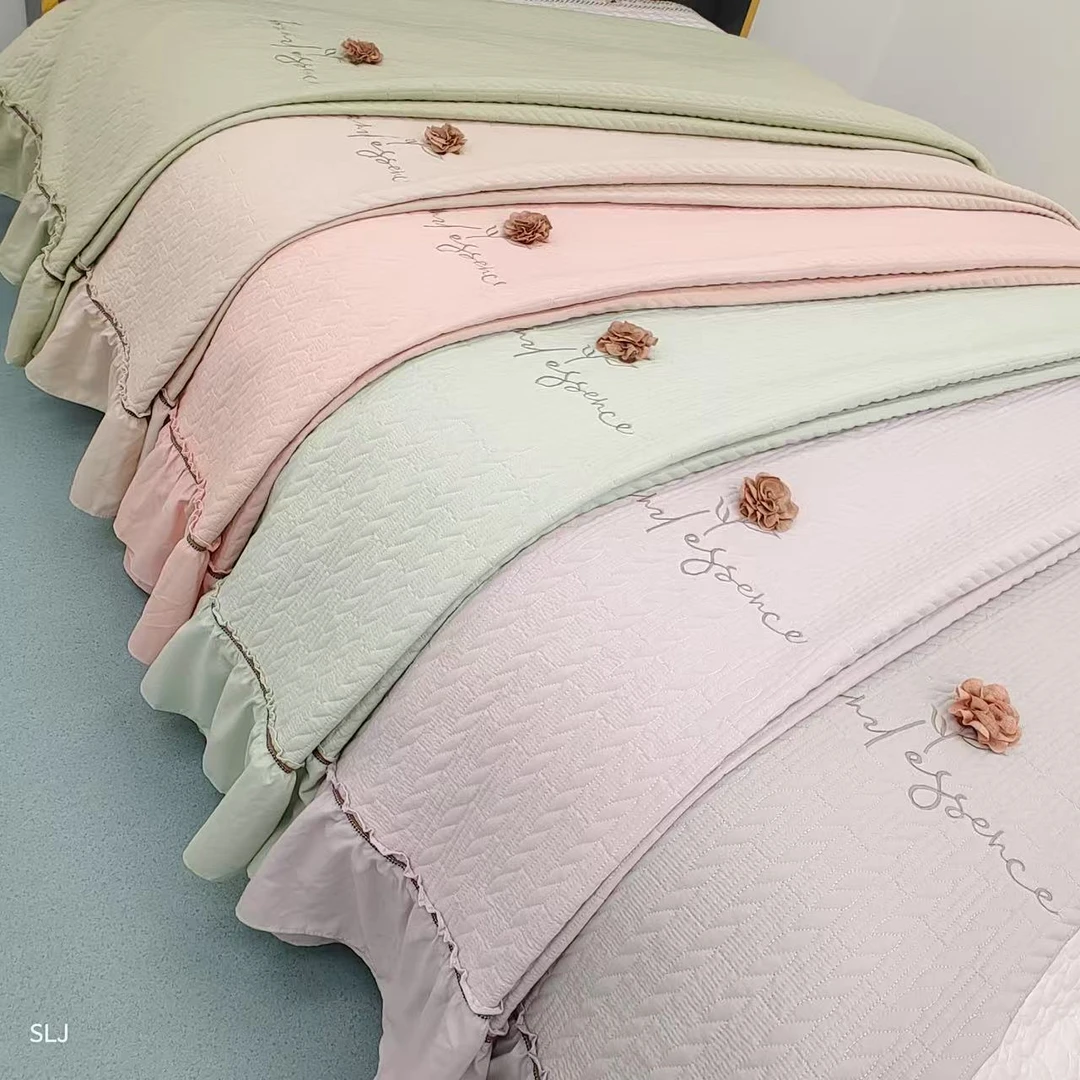 四季通用防滑绣花透气绗缝春季新品花边床裙款床盖三件套