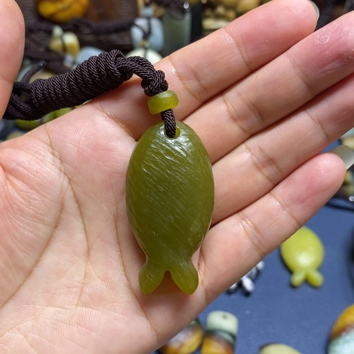 未镶嵌蛇纹石玉颈饰
