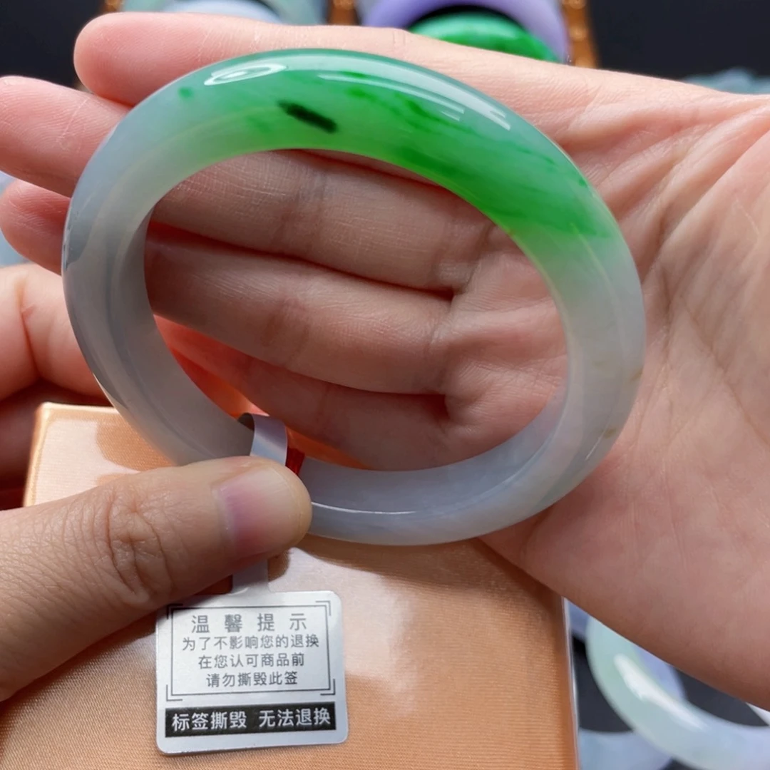 翡翠手镯未镶嵌54飘绿