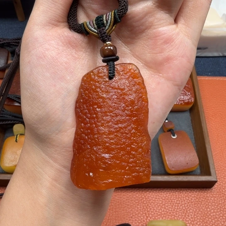 蜜蜡未镶嵌吊坠(赠链)