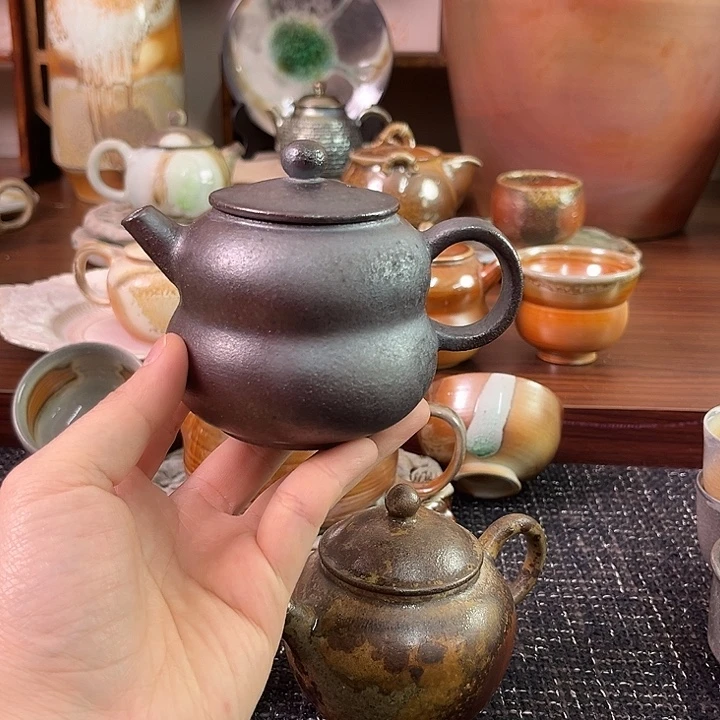 柴烧黑陶皮革纹葫芦壶