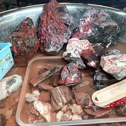 【闪购商品】天然辰砂立**学天然原矿朱砂毛料