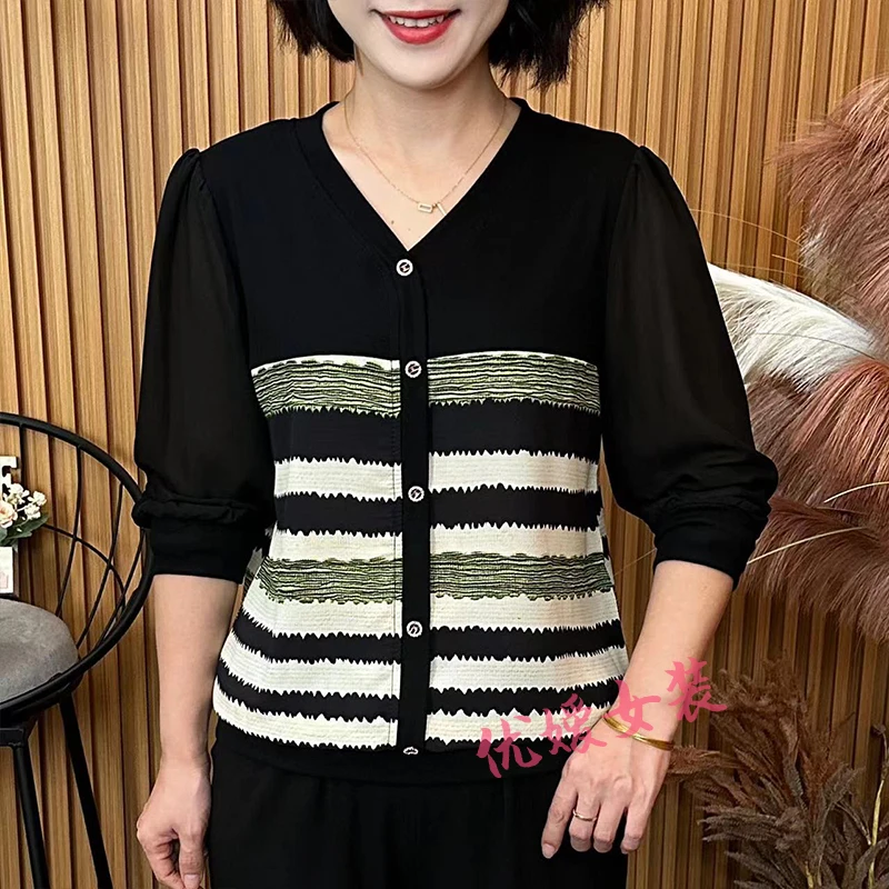 中老年女装秋季V领拼接条纹宽松显瘦百搭气质洋气妈妈装长袖上衣