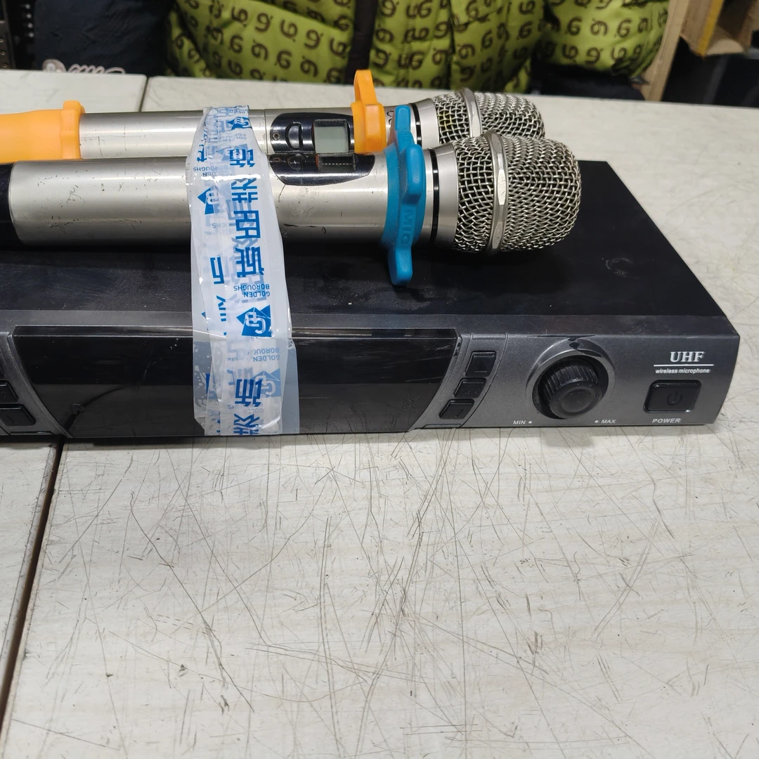 不包邮，正常使用无线话筒一套