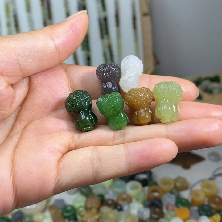 和田玉未镶嵌挂件98一个多样性发其一