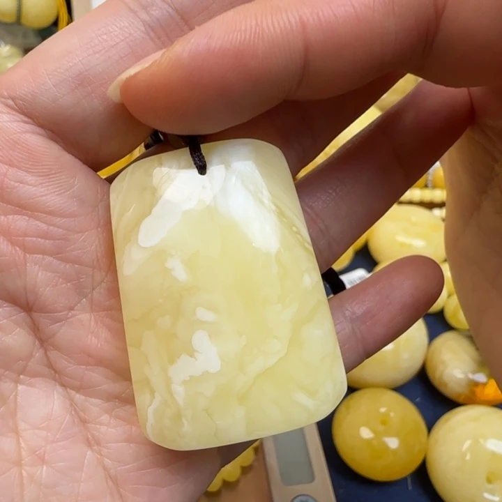 王***儿蜜蜡未镶嵌颈饰天然蜜蜡