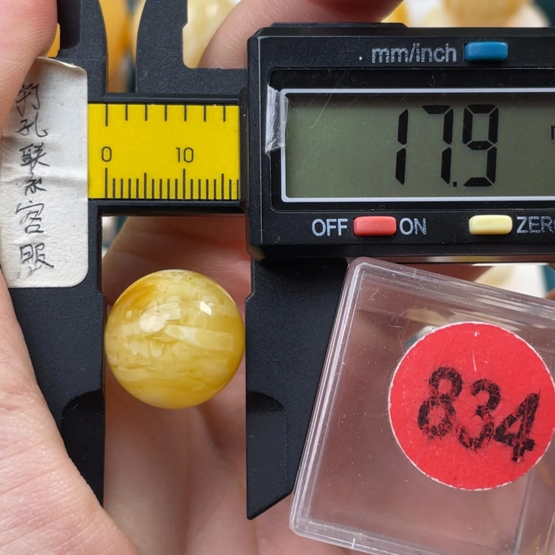 蜜蜡未镶嵌珠宝奇石