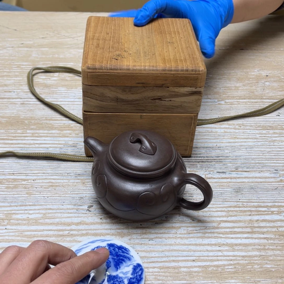 瓷片小*@密密麻麻地排列着