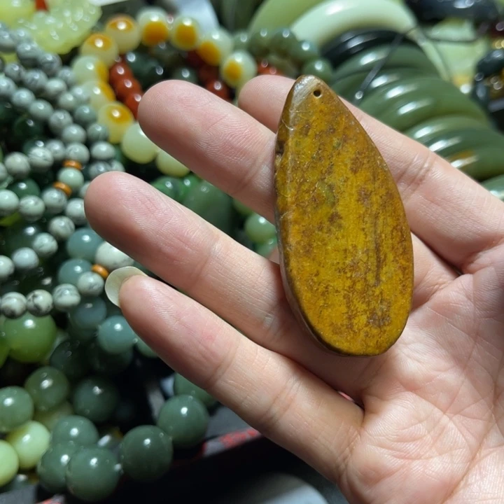 岫岩河磨玉（透闪石质玉）未镶嵌颈饰