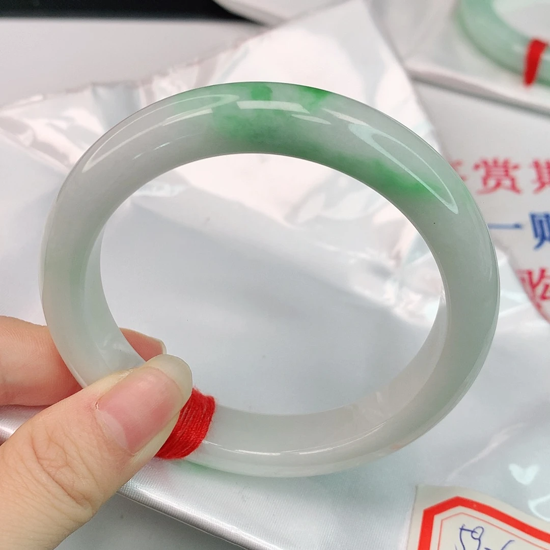 翡翠手镯未镶嵌飘绿翡翠手镯6095