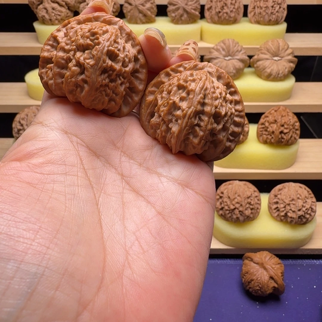 文玩核桃吊坠45尺三角白