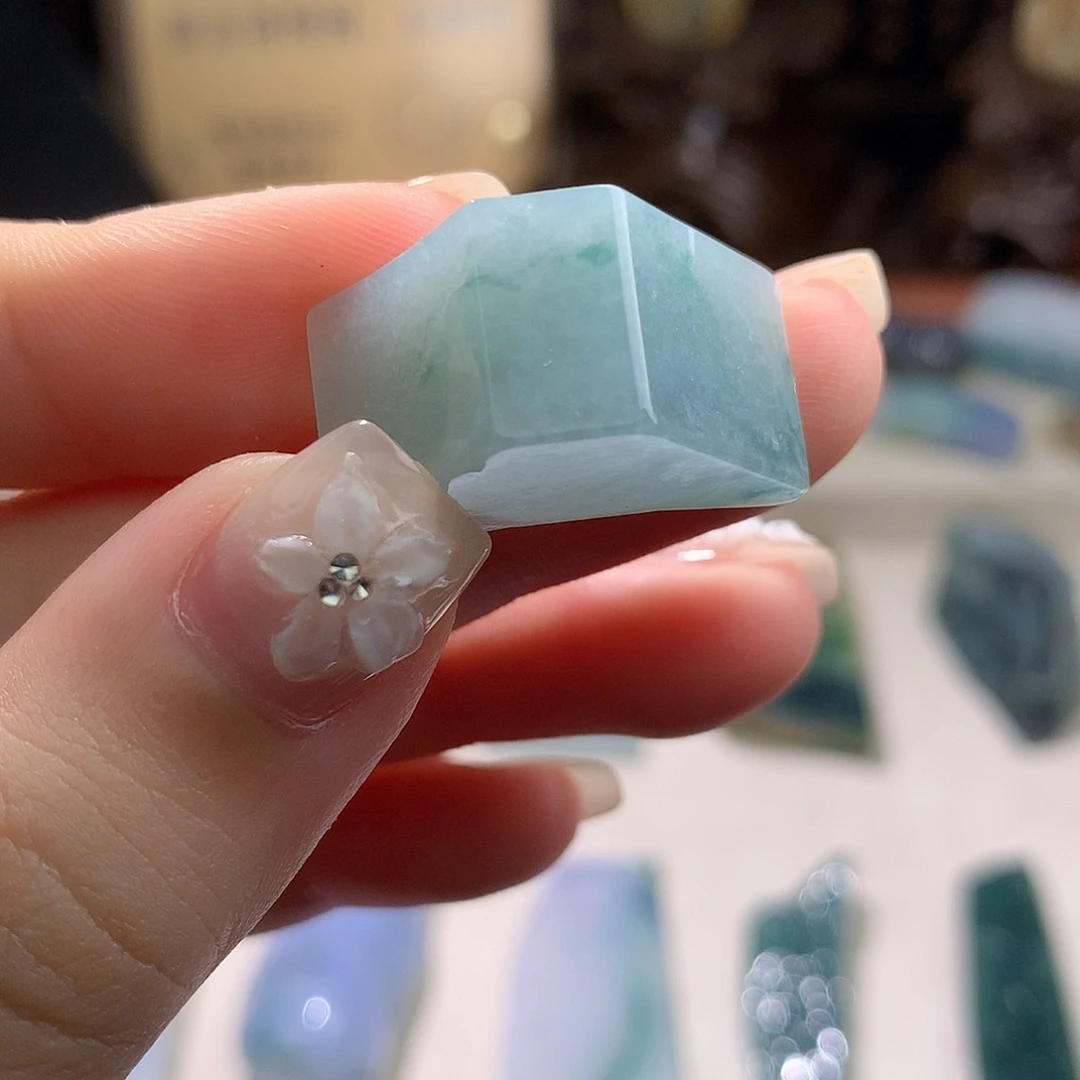 翡翠未镶嵌颈饰福利材料