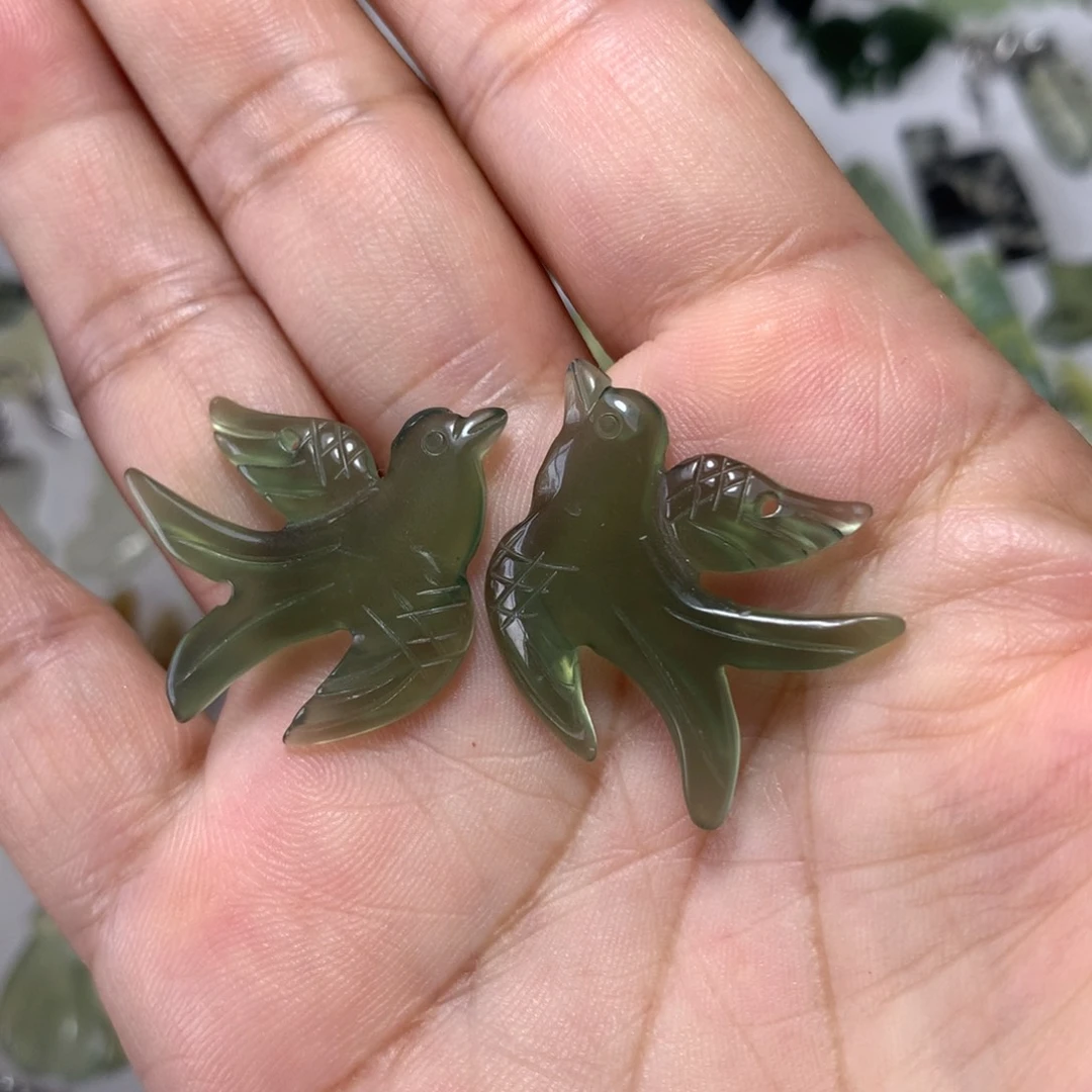 蛇纹石玉未镶嵌耳环