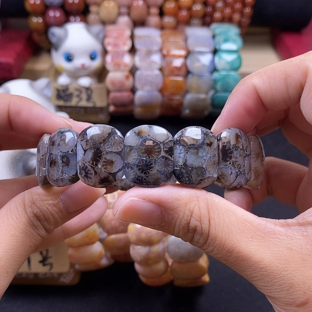 心***夜硅化珊瑚（珊瑚玉）手牌未镶嵌