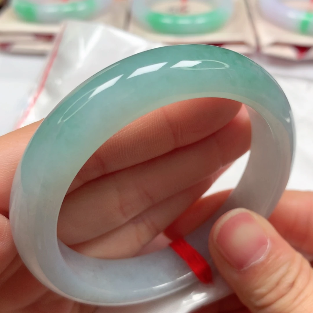 翡翠未镶嵌手镯冰胶蓝底飘半山水蓝绿底色5556