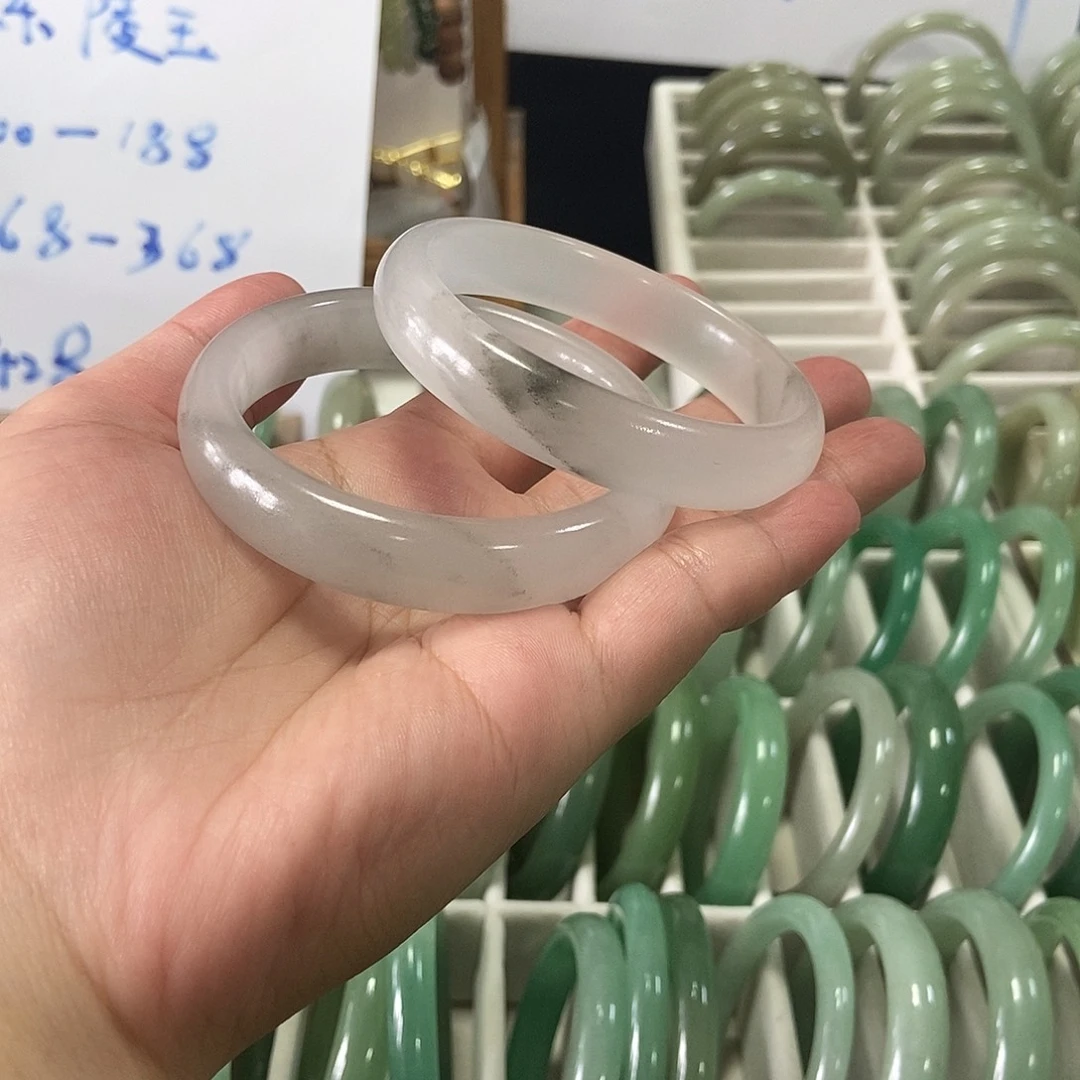 东陵石手镯未镶嵌