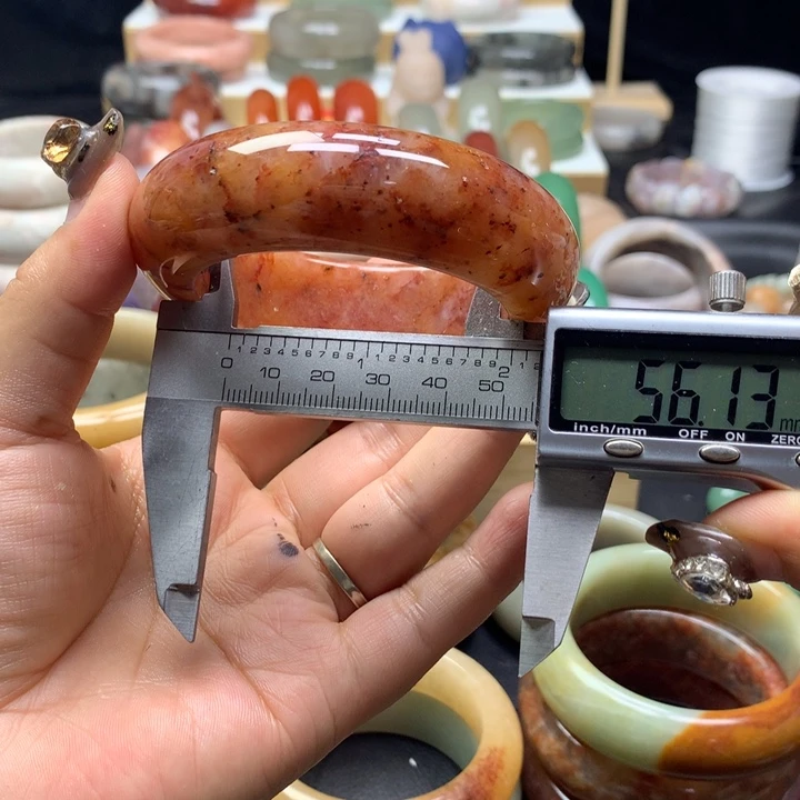 未镶嵌手镯石英质玉