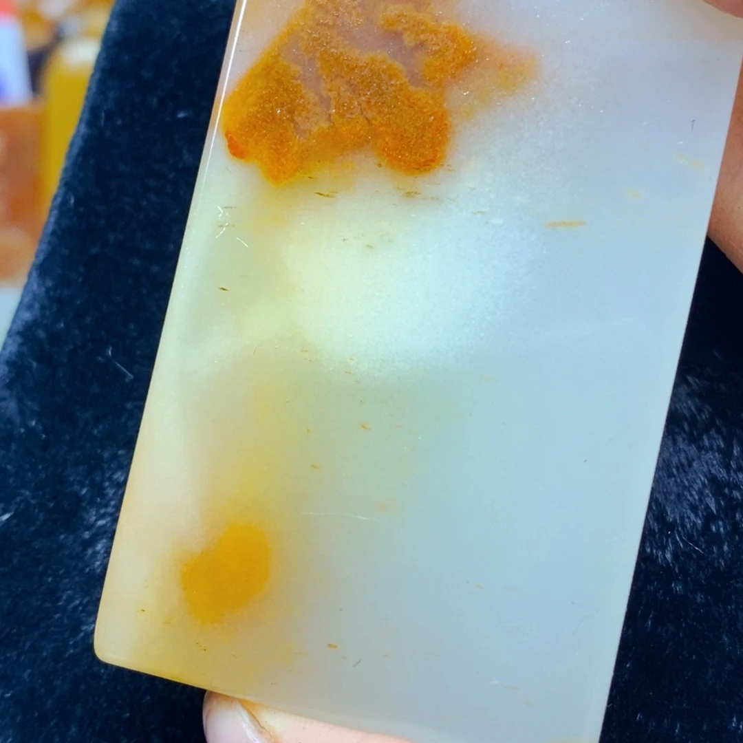 未镶嵌石英质玉（黄龙玉）颈饰