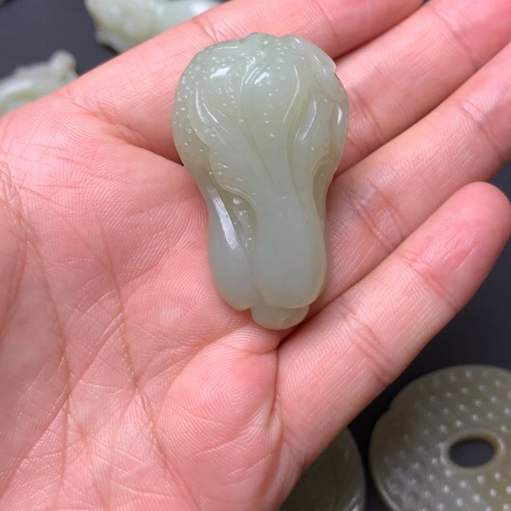 心***缘和田玉未镶嵌颈饰