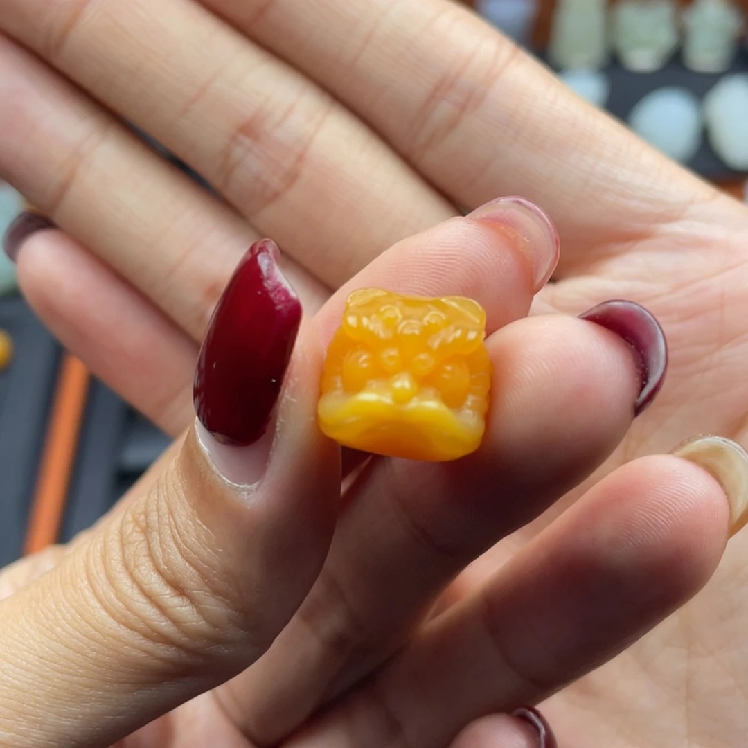 石英质玉颈饰未镶嵌?****