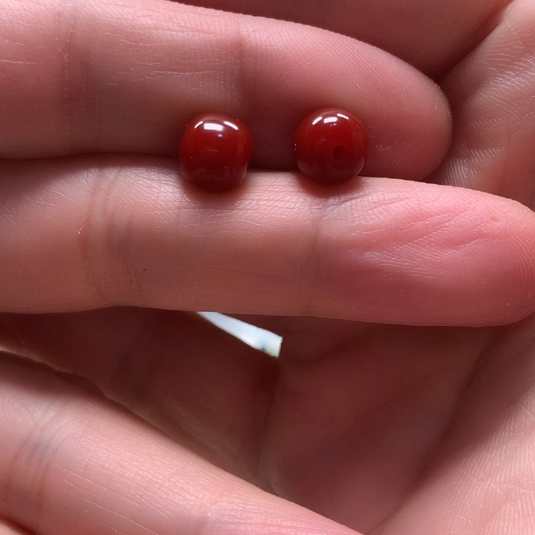 张***森琉璃颈饰红色8mm老行