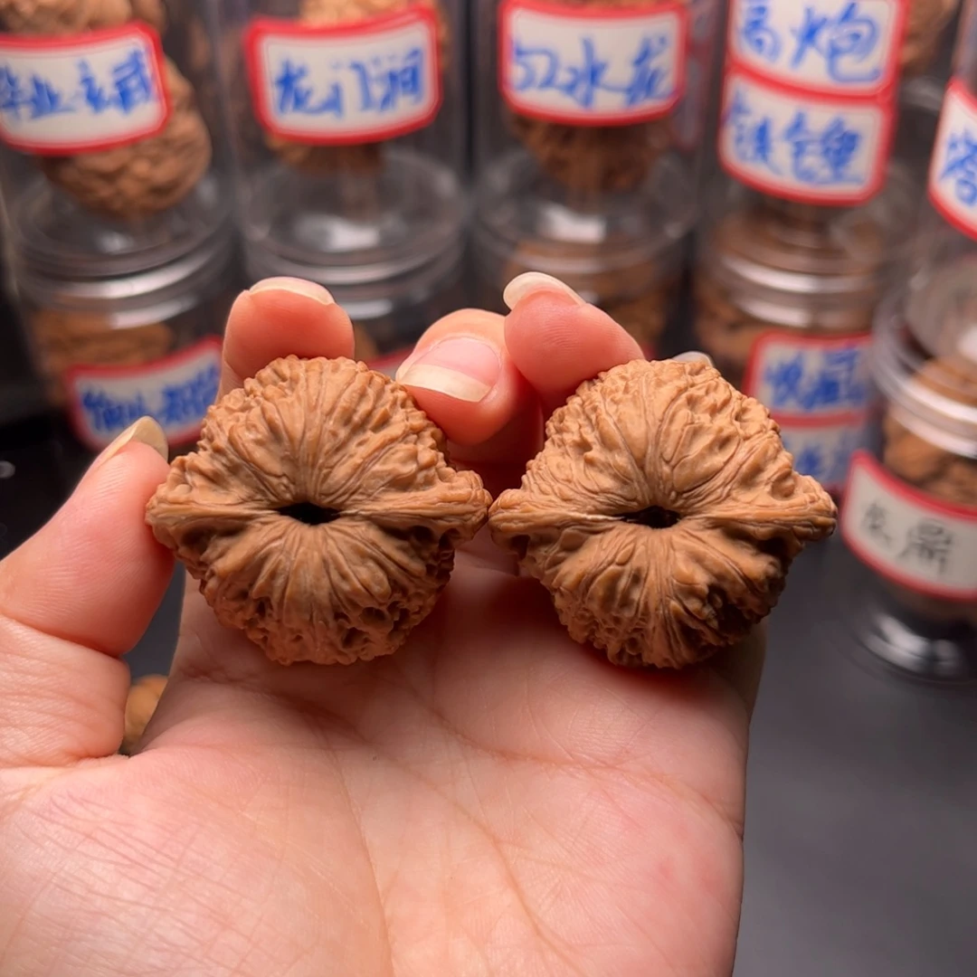 手***5把件文玩核桃绣球全品
