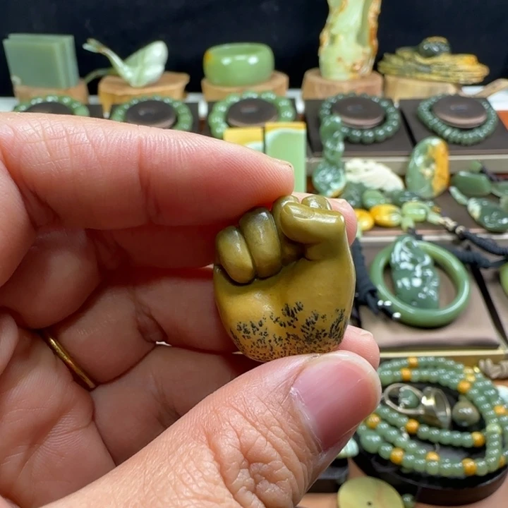 伟***强岫岩河磨玉（透闪石质玉）未镶嵌颈饰