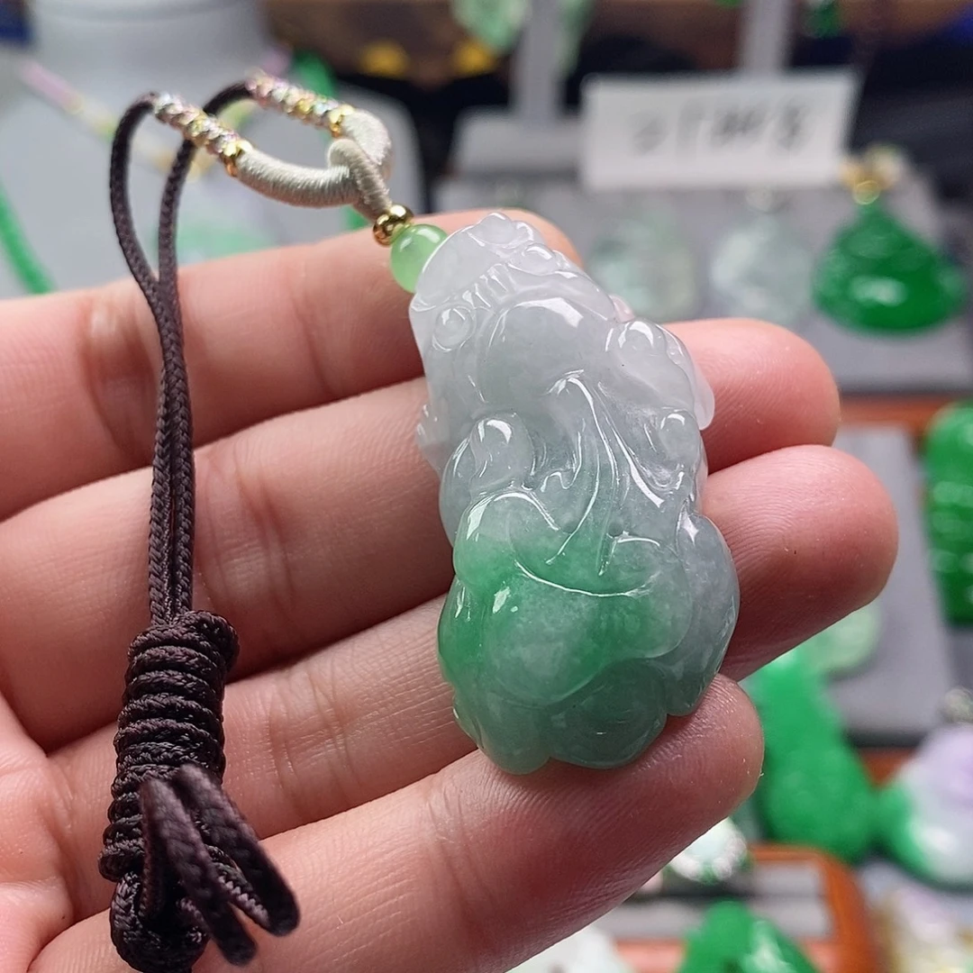 翡翠未镶嵌吊坠(赠链)