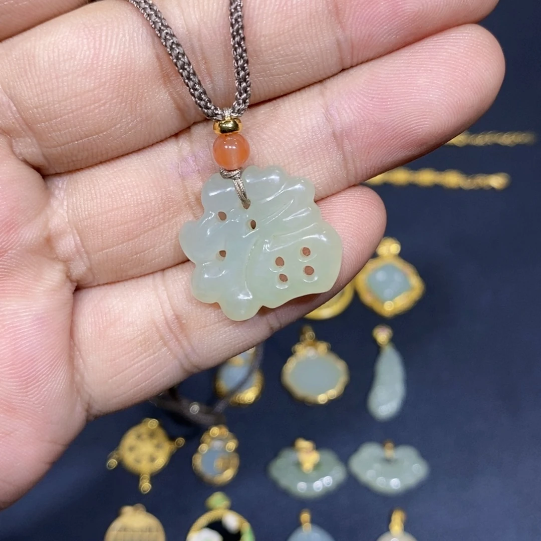 和田玉未镶嵌颈饰