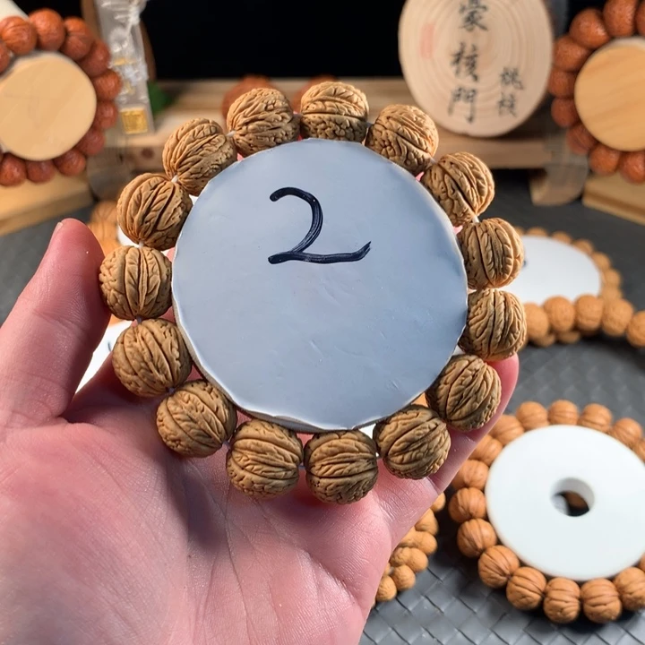 手串桃核龙鳞芭蕉扇