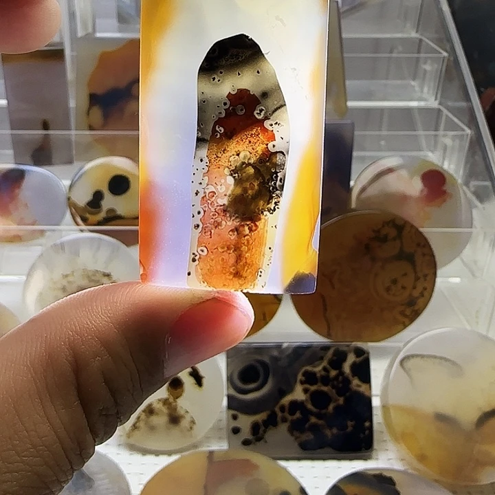 玛瑙/玉髓未镶嵌珠宝奇石