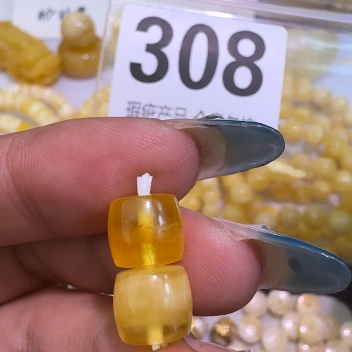 裸石琥珀未镶嵌9×8.2瑕疵