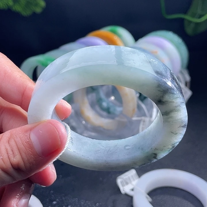 定制翡翠未镶嵌翡翠手镯