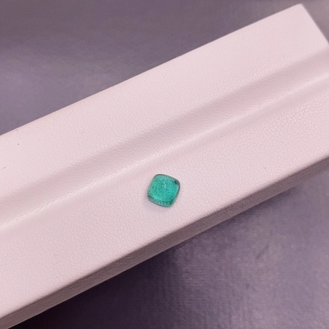 裸石祖母绿0.88克拉 糖塔5.5mm