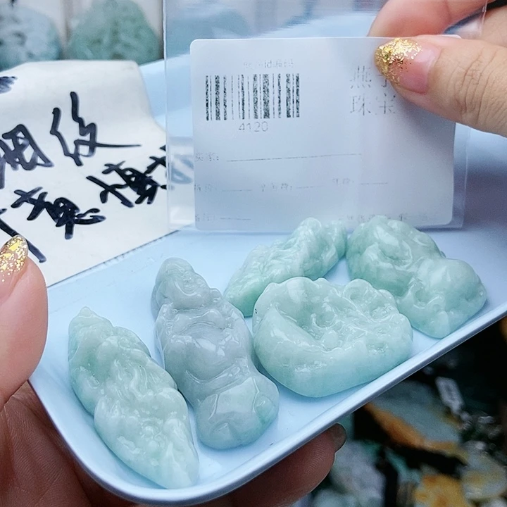 颈饰足铂镶嵌翡翠翡翠
