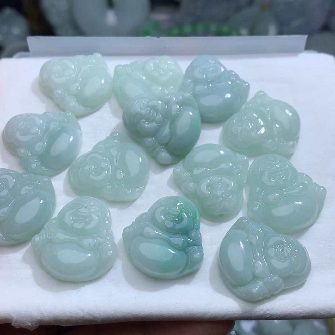 翡翠未镶嵌颈饰多样性发其一