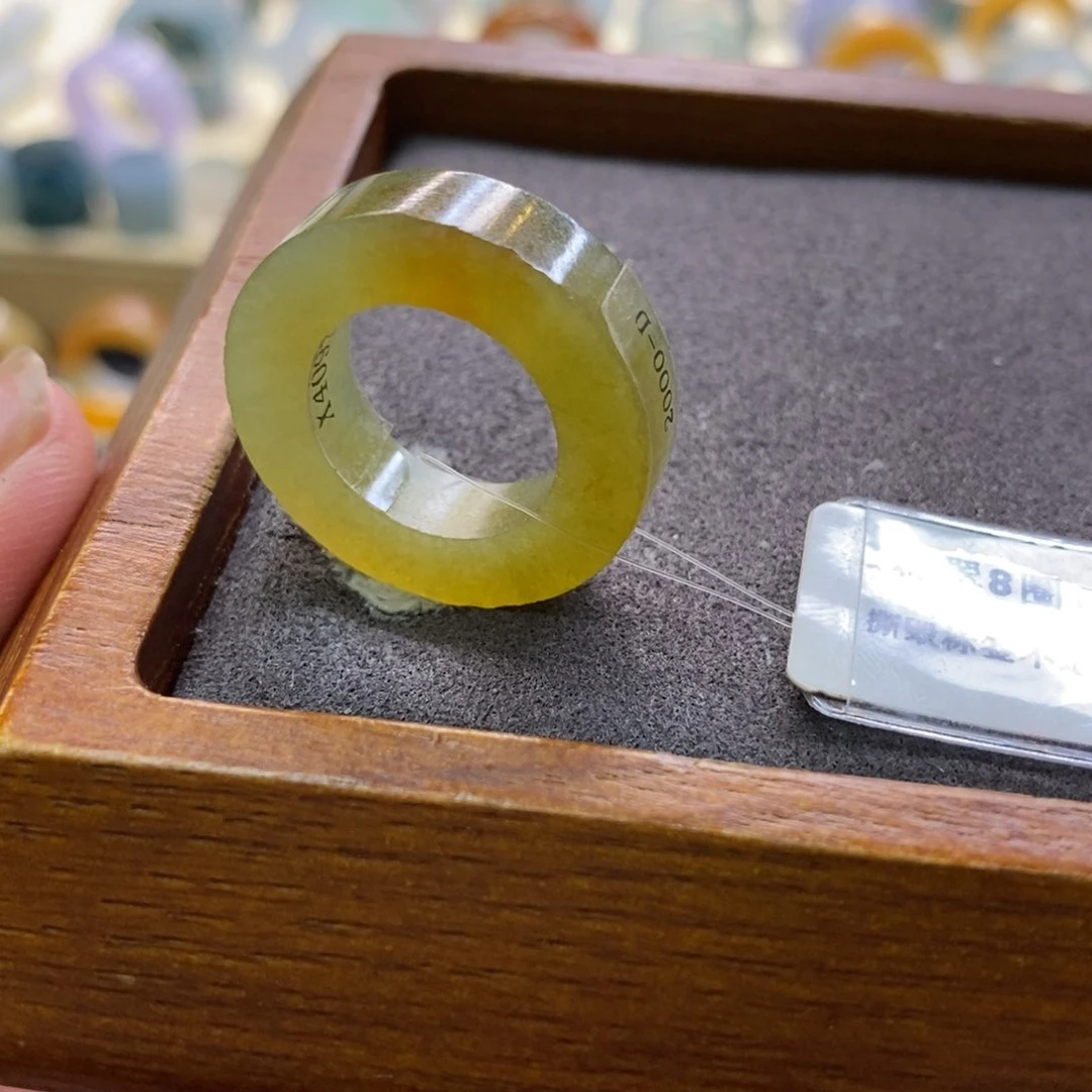 定制翡翠未镶嵌S**n翡翠戒指