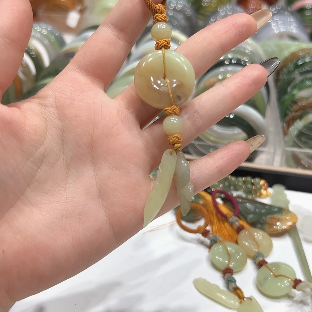 岫岩老玉（透闪石质玉）颈饰未镶嵌
