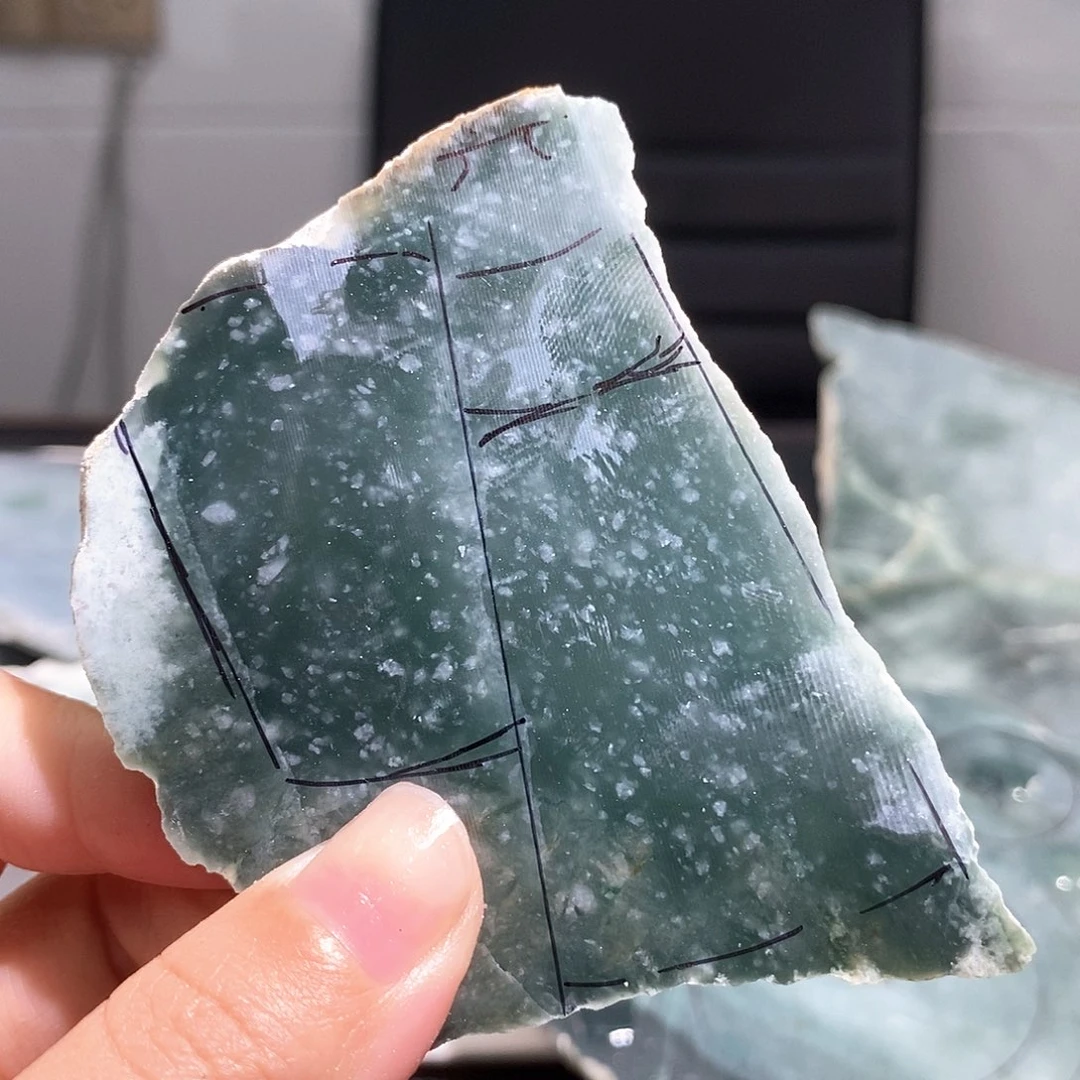 翡翠挂件未镶嵌翡翠