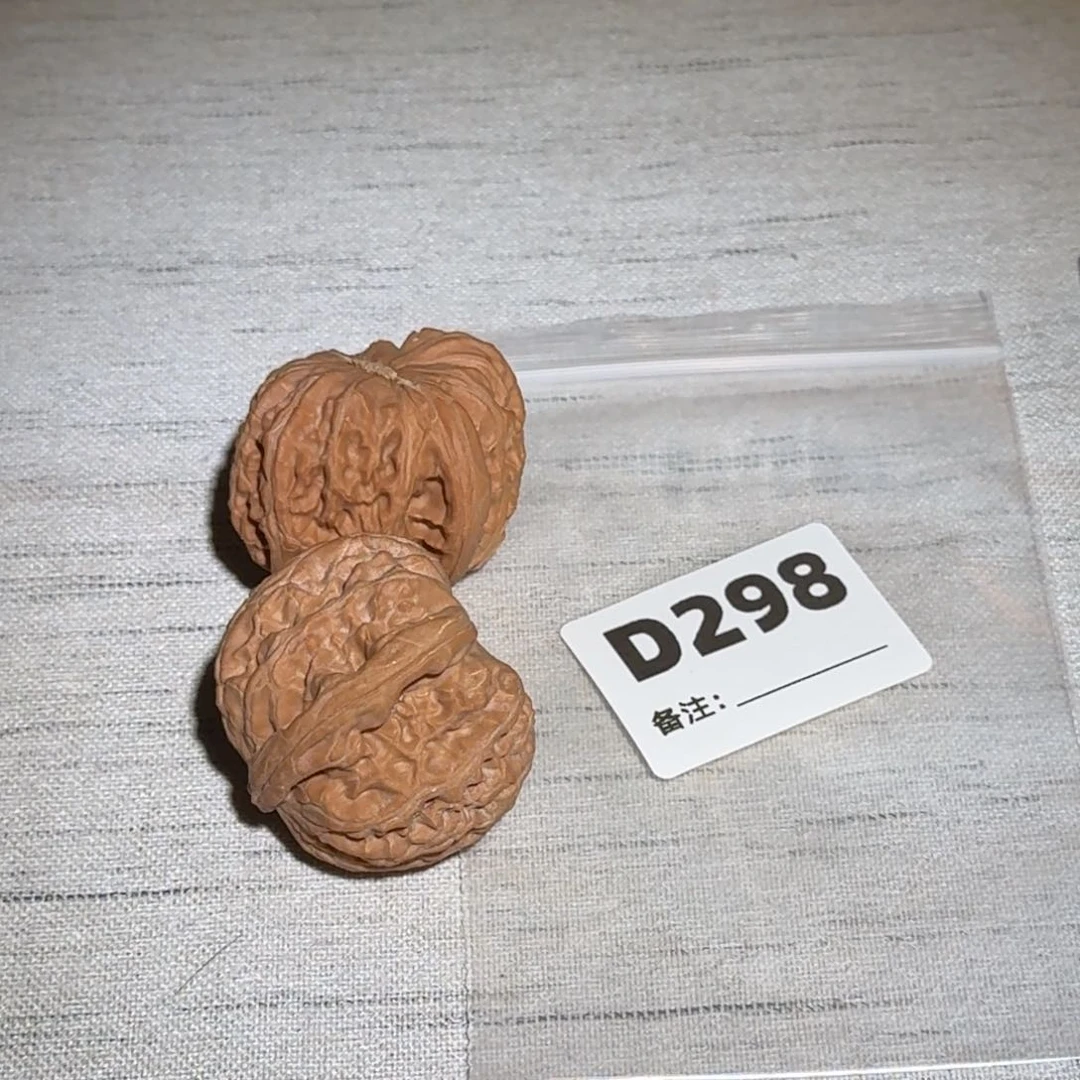 文玩核桃吊坠白狮子298