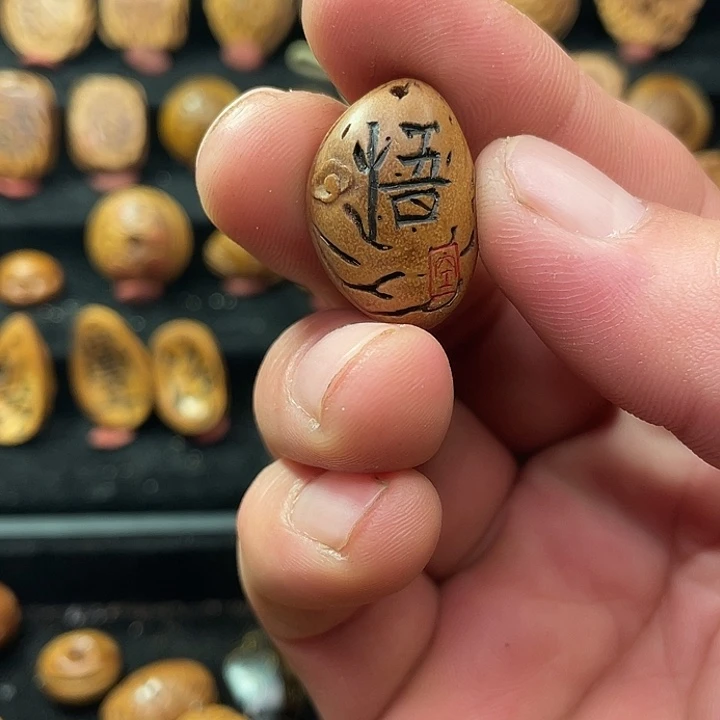 ₍***于纯手工制作桃核吊坠