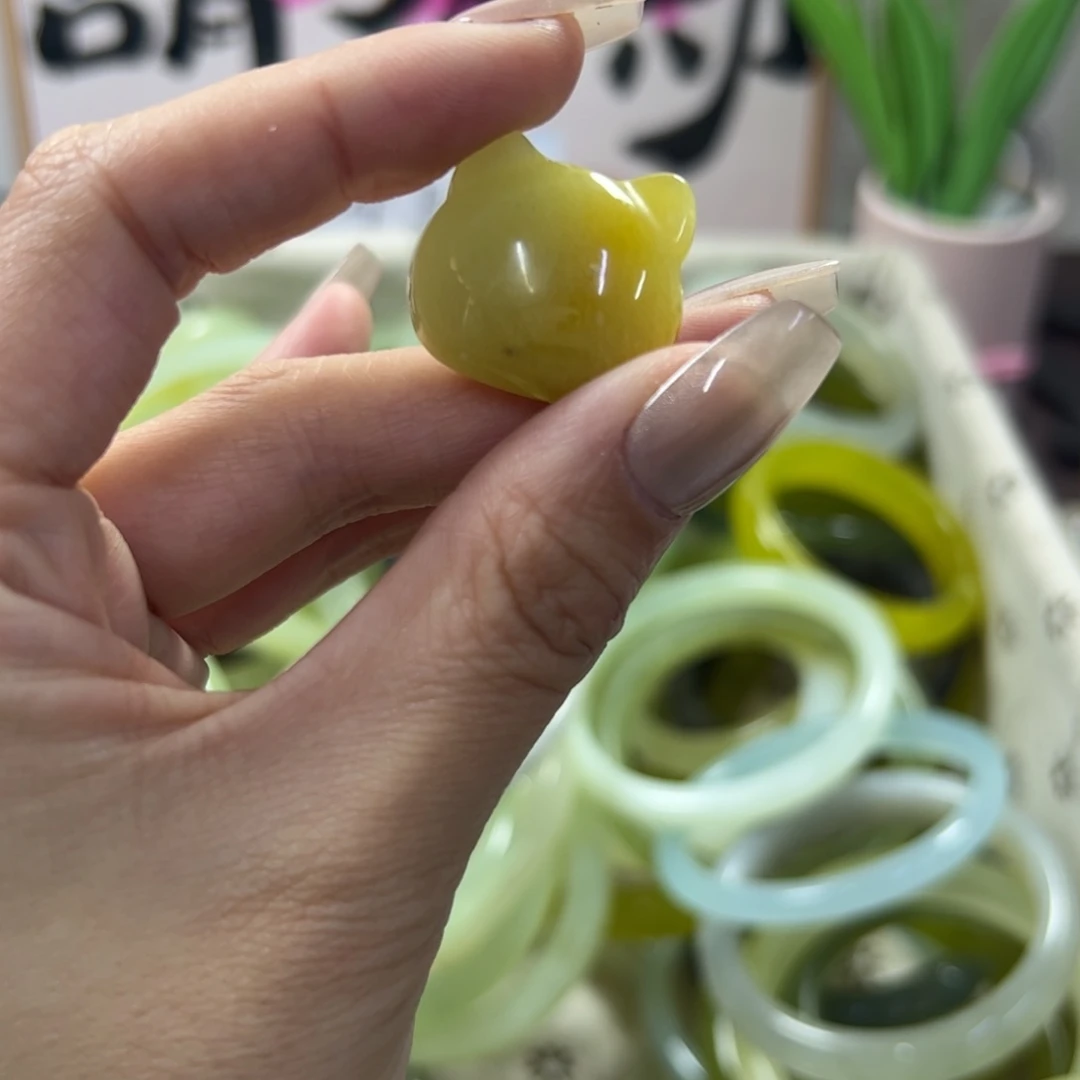 蛇纹石玉手镯未镶嵌50