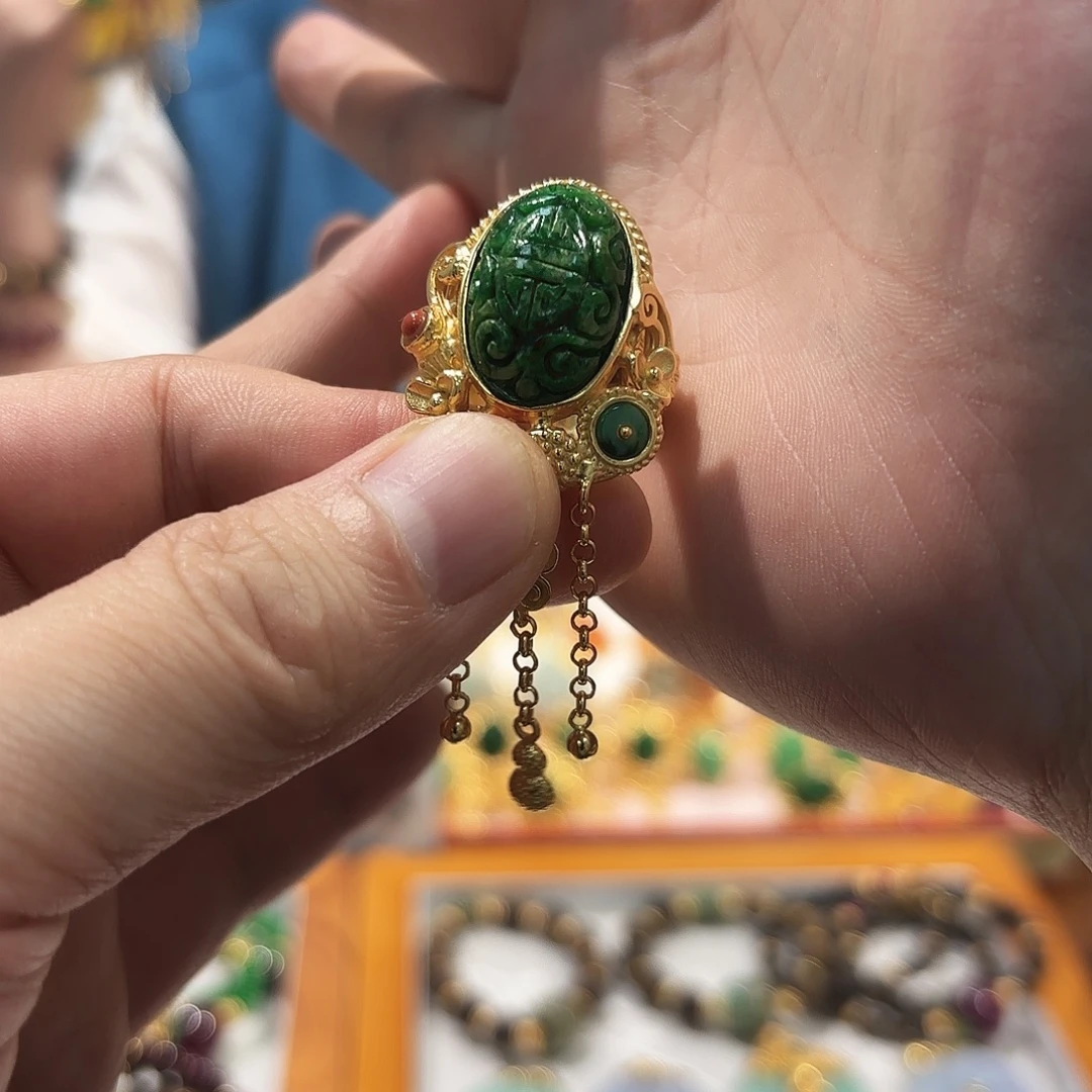 翡翠未镶嵌戒指戒指